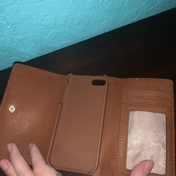 Michael kors brown wristlet with phone case - Picture 3 of 3